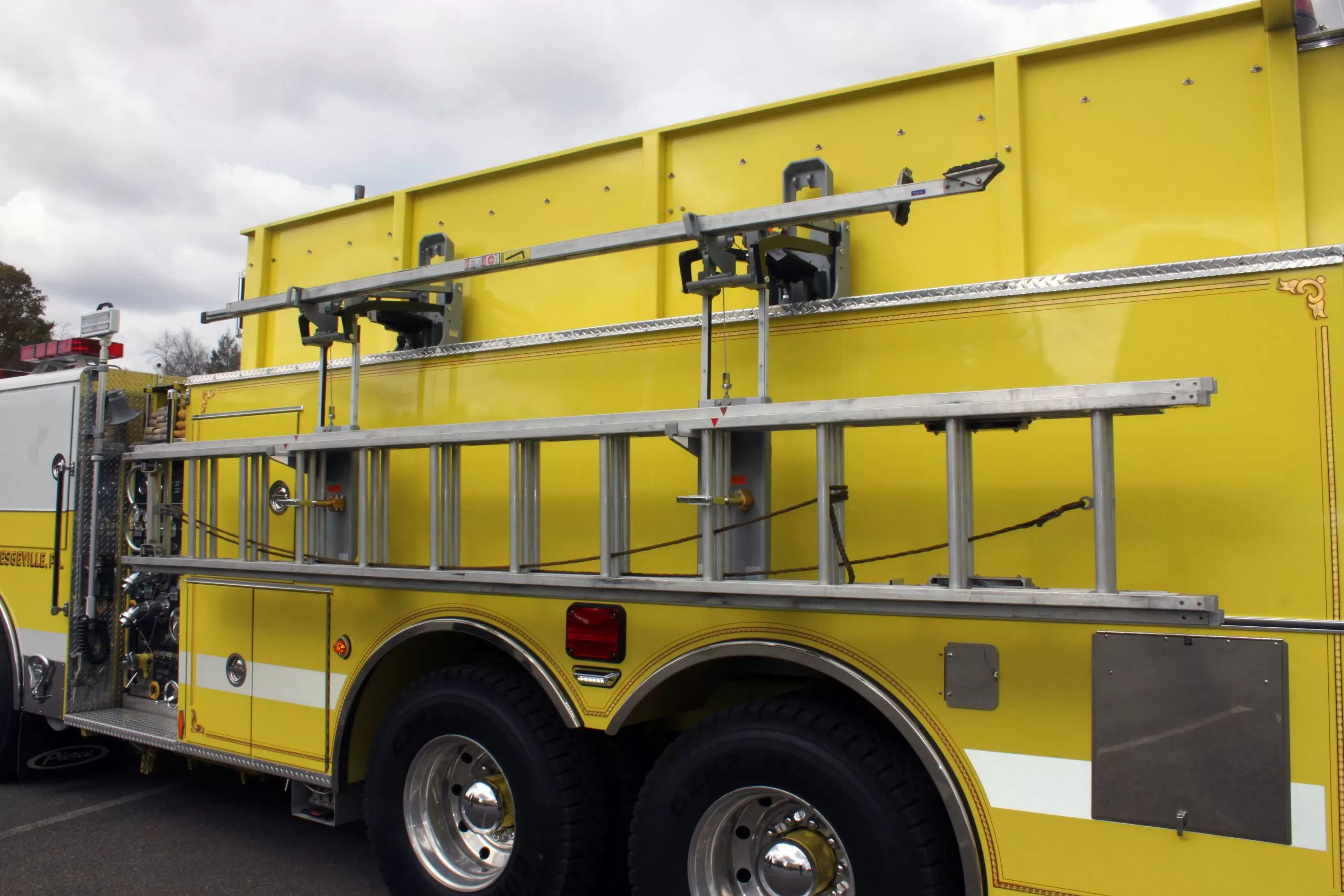 Ladder Access System - Extend Down, QUIC-LIFT - Image 2