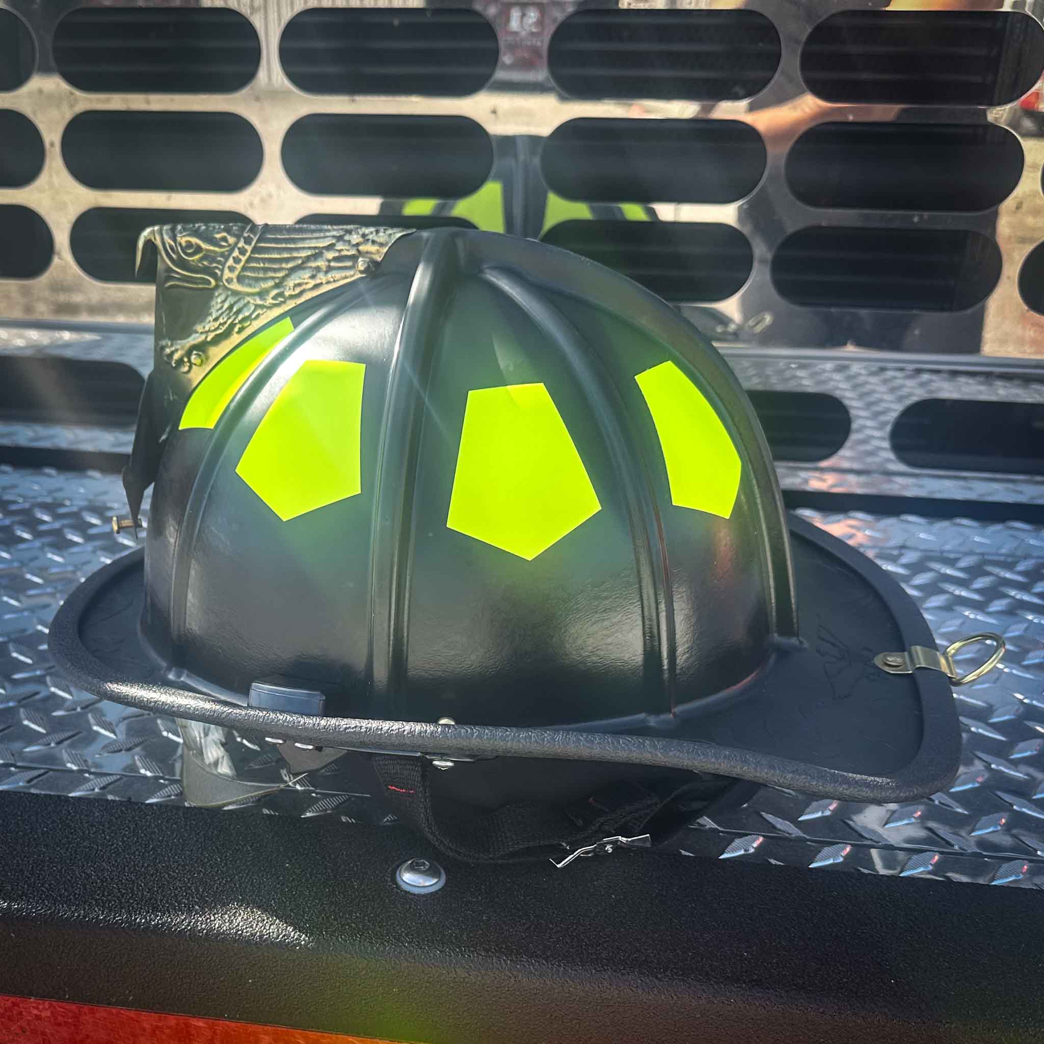 UST LW Black Helmet with Retrak Visor - Image 3