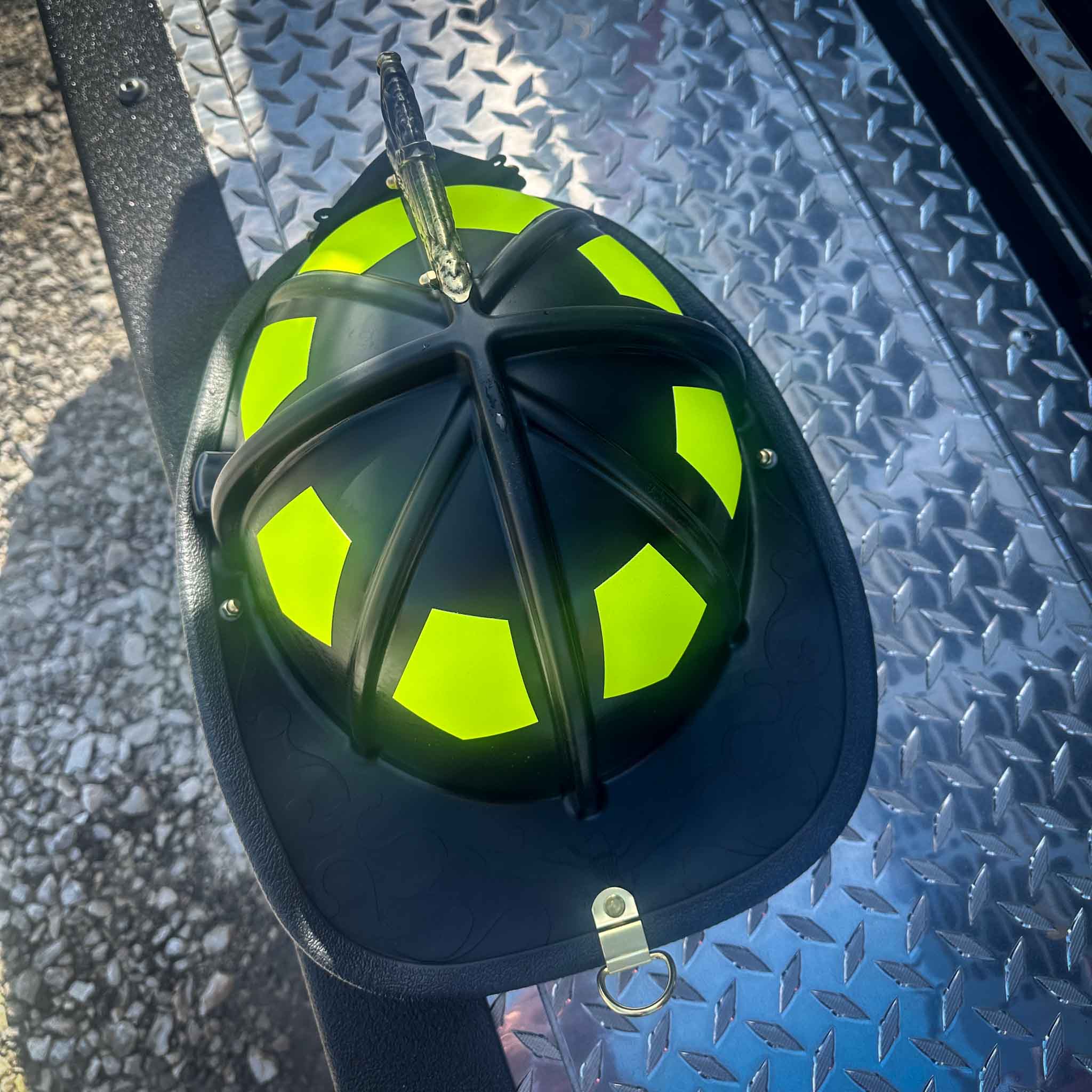 UST LW Black Helmet with Retrak Visor - Image 6