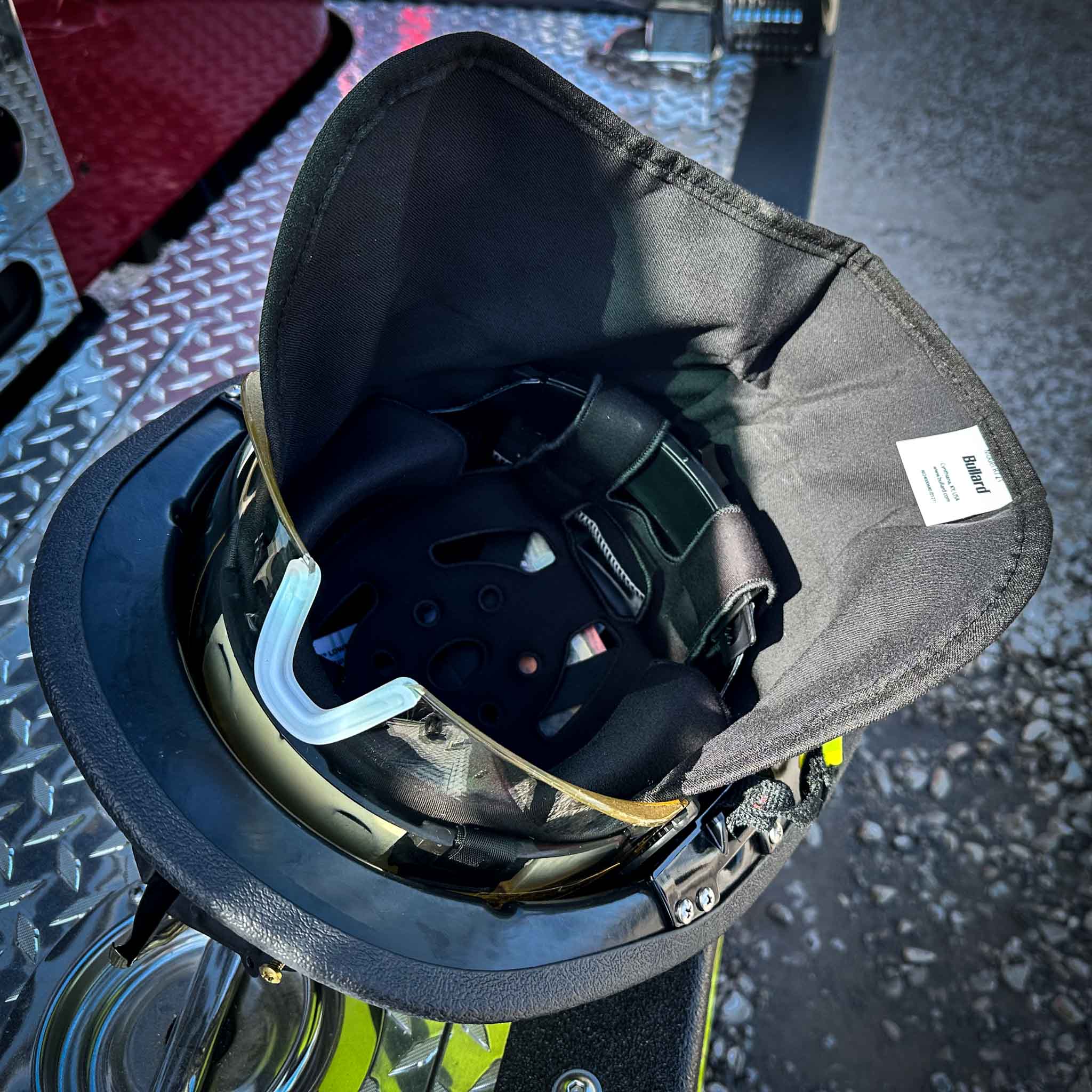 UST LW Black Helmet with Retrak Visor - Image 2